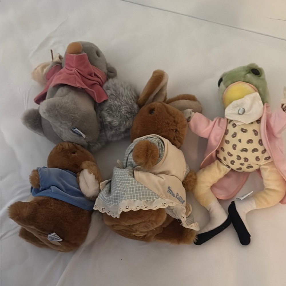 Beatrix potter Stuffed Animal Set (4) with Clothing